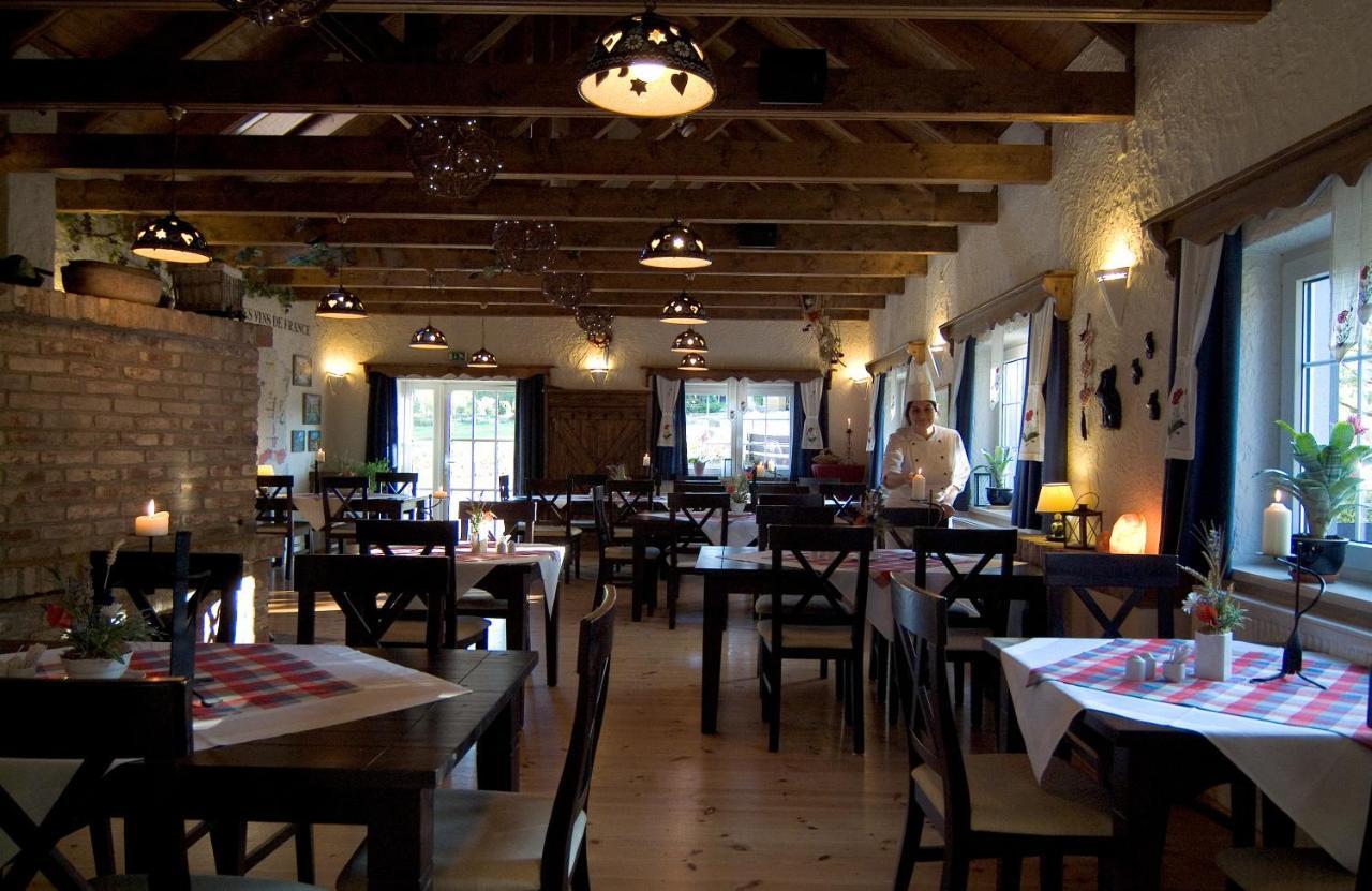 Logis L Auberge Gutshof Бишофсверда Екстериор снимка