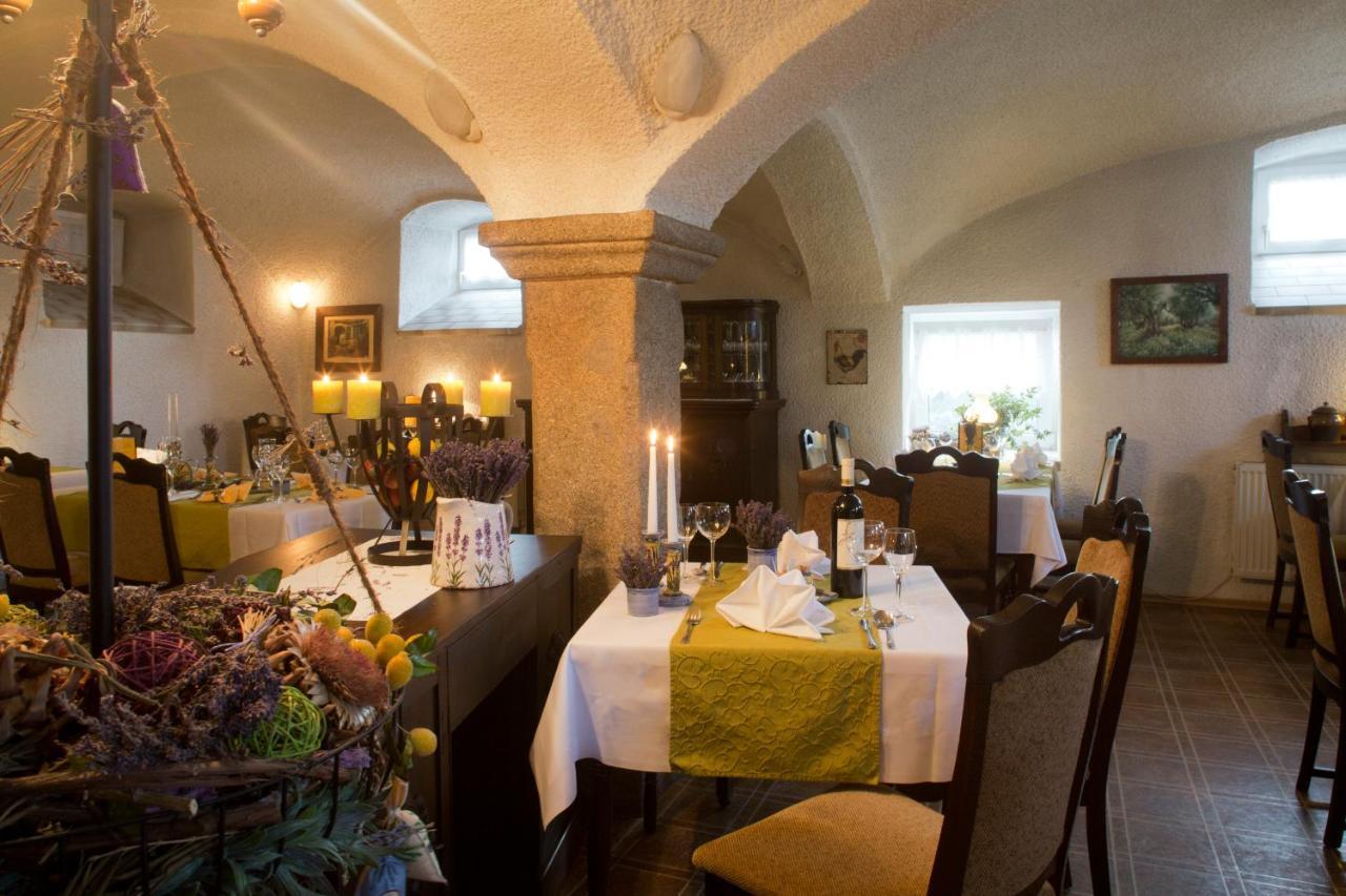 Logis L Auberge Gutshof Бишофсверда Екстериор снимка
