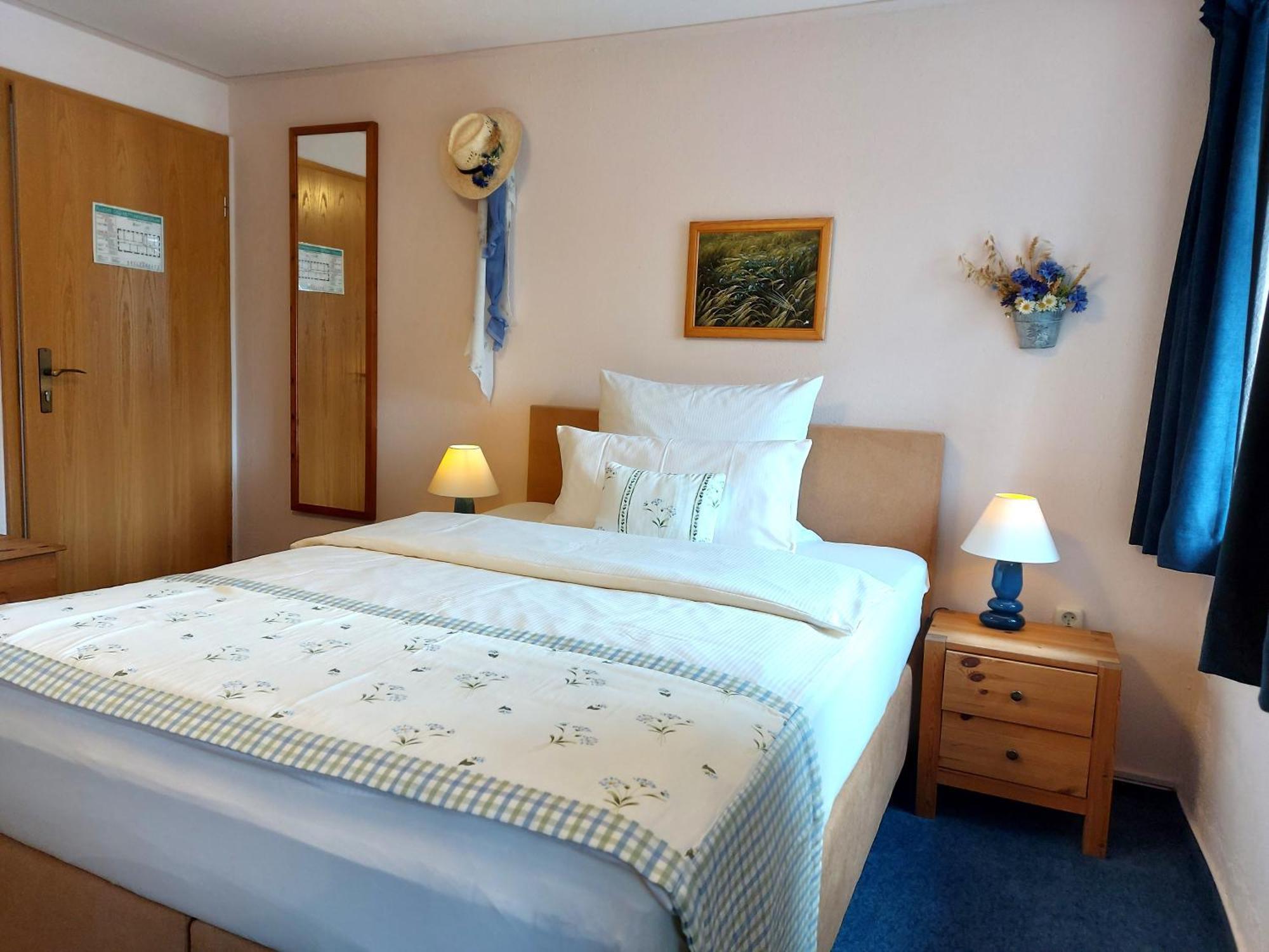 Logis L Auberge Gutshof Бишофсверда Екстериор снимка