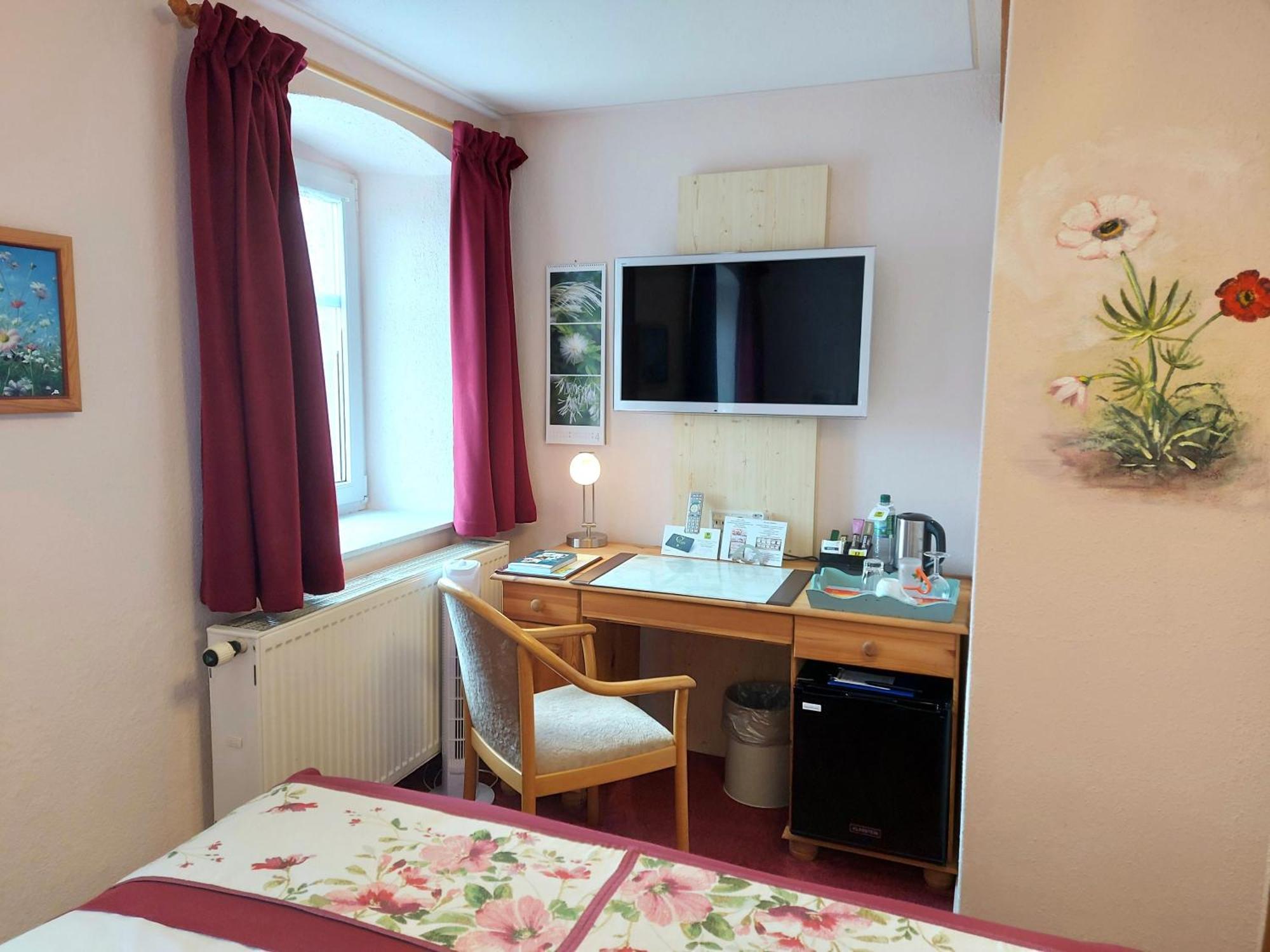 Logis L Auberge Gutshof Бишофсверда Екстериор снимка