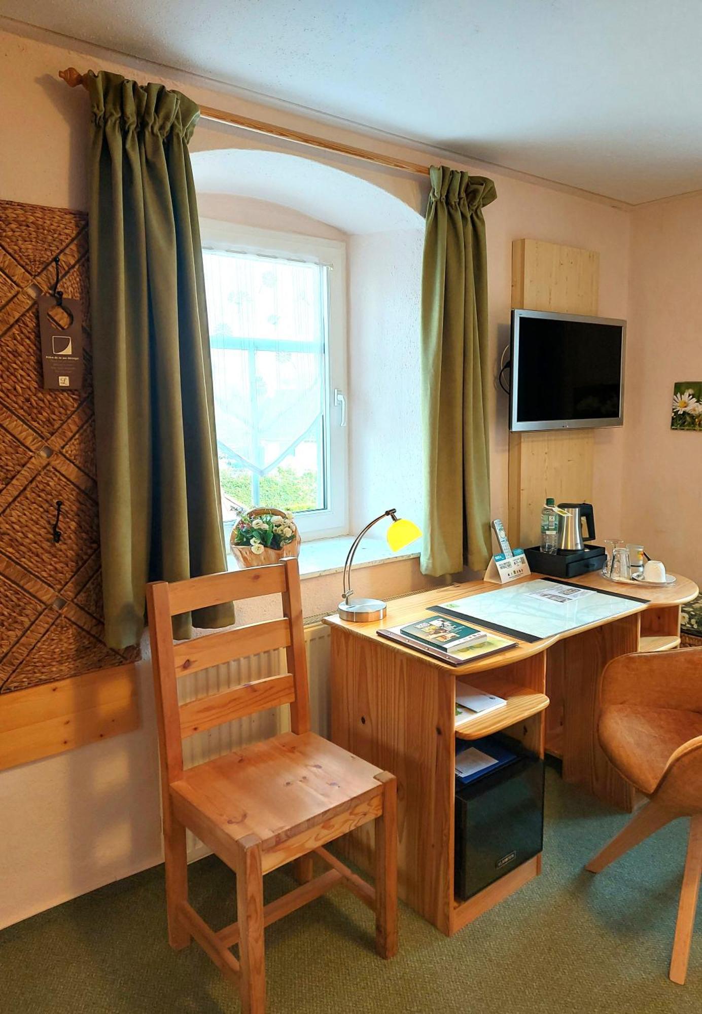 Logis L Auberge Gutshof Бишофсверда Екстериор снимка