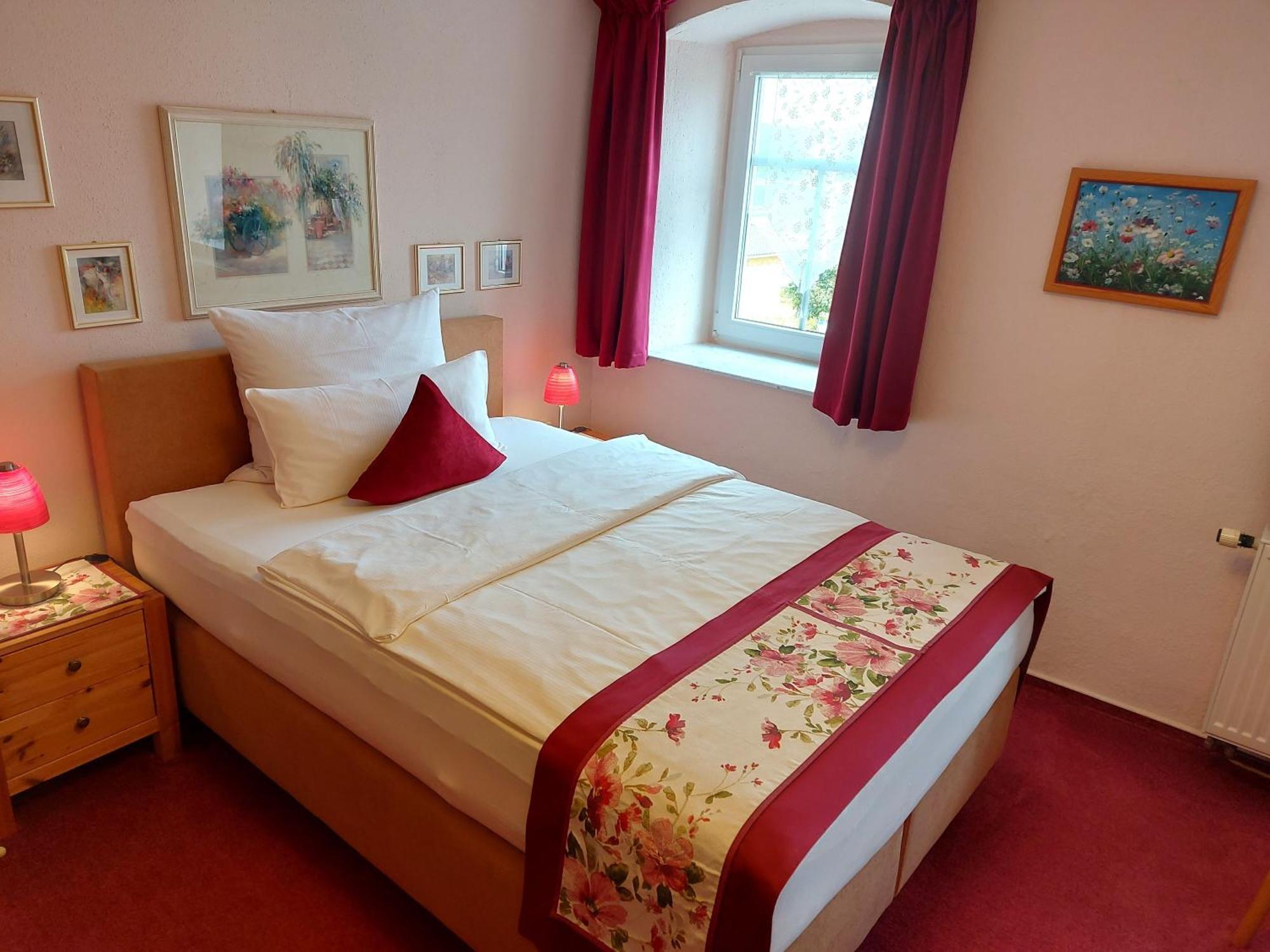 Logis L Auberge Gutshof Бишофсверда Екстериор снимка
