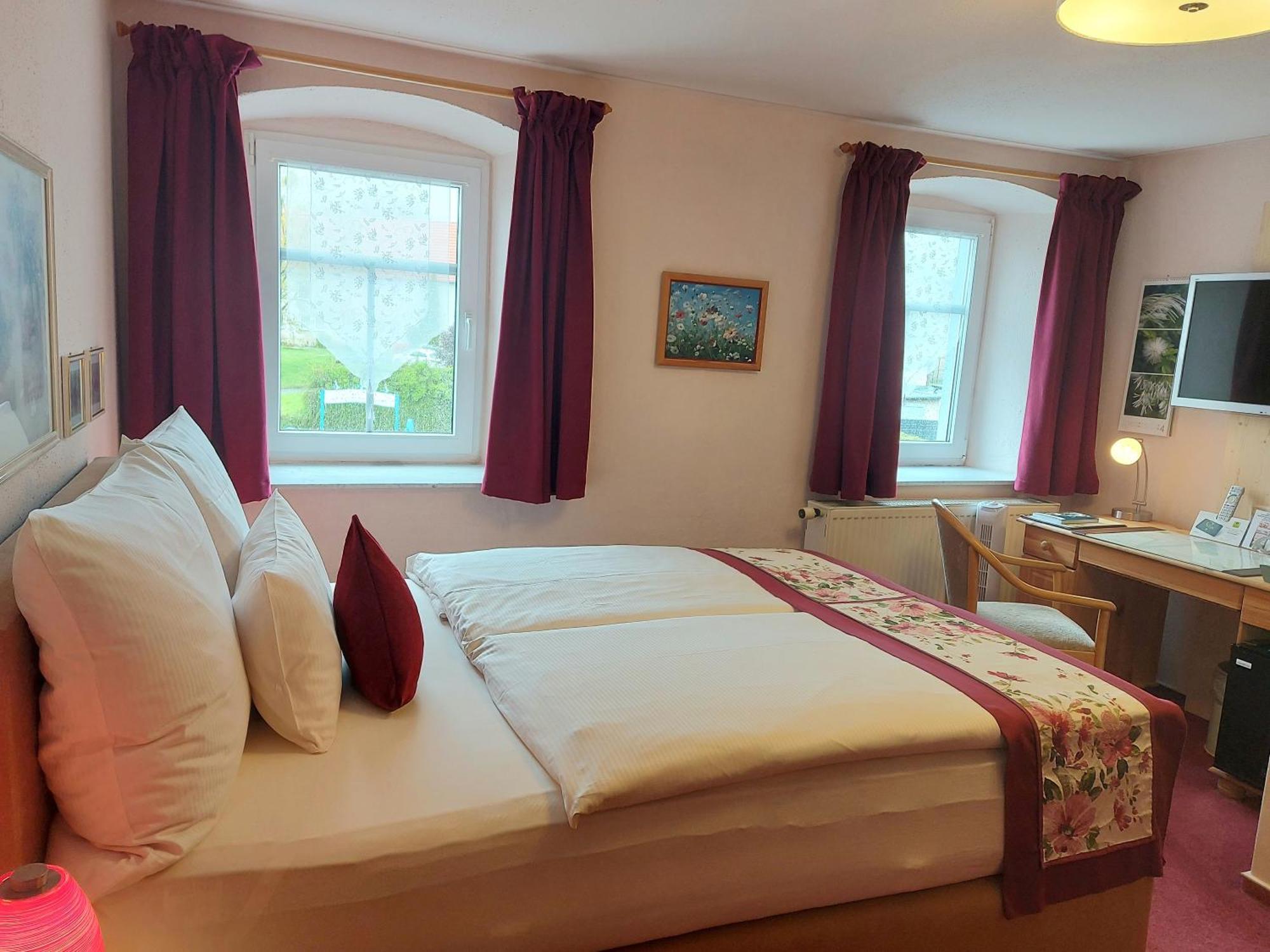 Logis L Auberge Gutshof Бишофсверда Екстериор снимка