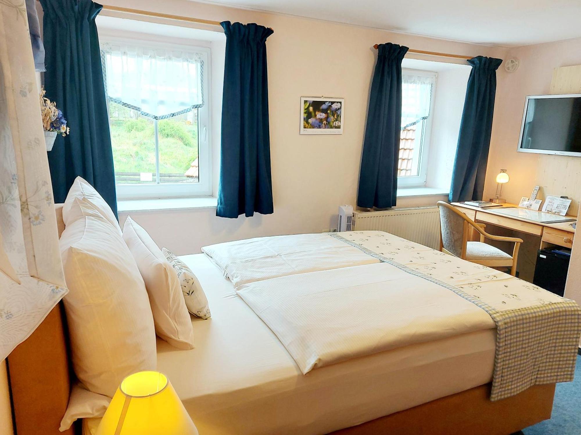 Logis L Auberge Gutshof Бишофсверда Екстериор снимка